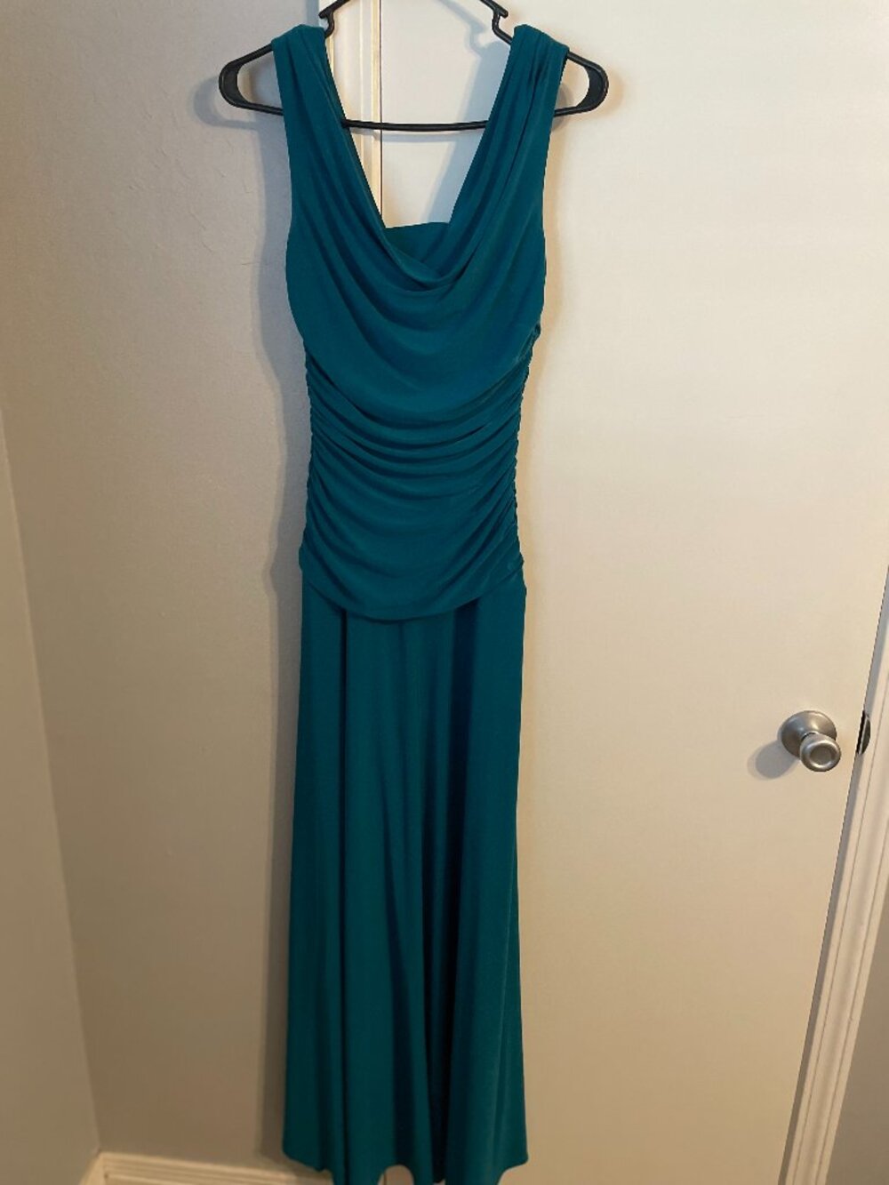 Nightway Size 4 emerald green formal dress